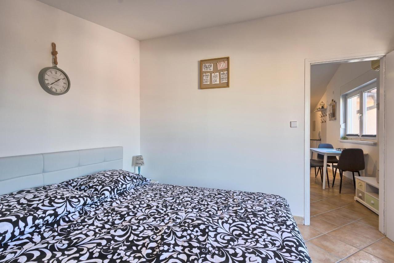 Brijuni Loft Apartment พูลา ภายนอก รูปภาพ